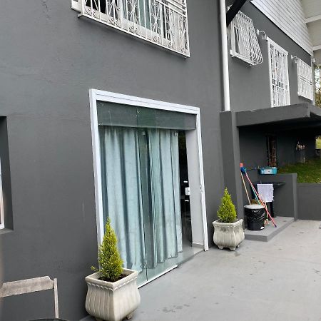 Kitnet Aconchegante Em Bairro Nobre Bem Localizado Appartement Campos do Jordão Buitenkant foto