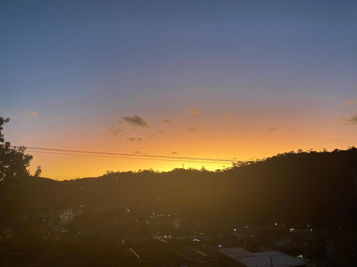Kitnet Aconchegante Em Bairro Nobre Bem Localizado Appartement Campos do Jordão Buitenkant foto